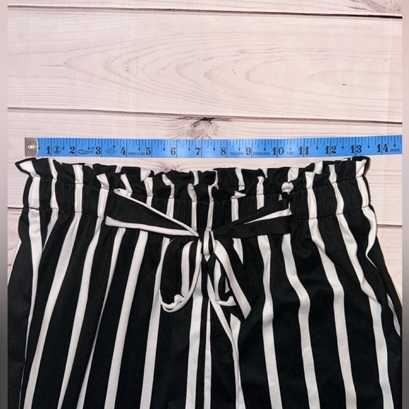 LA Gypsy Black and White Striped Women's Pants Size Medium 
Summer  Wide Leg 🔥🔥🔥 - Picture 3 of 6